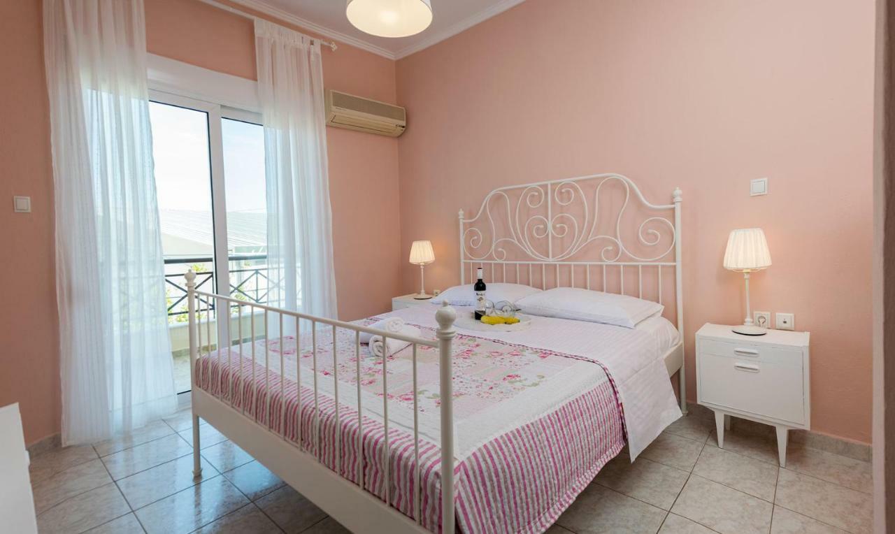 Casa Di Emma Apartment เนอาเปรามอส ภายนอก รูปภาพ