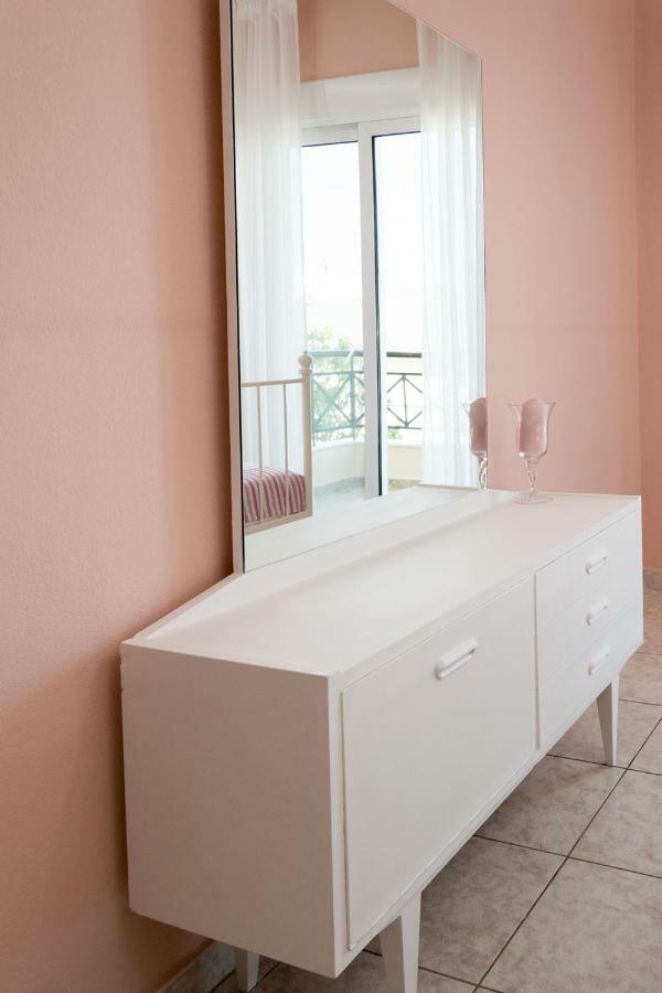 Casa Di Emma Apartment เนอาเปรามอส ภายนอก รูปภาพ