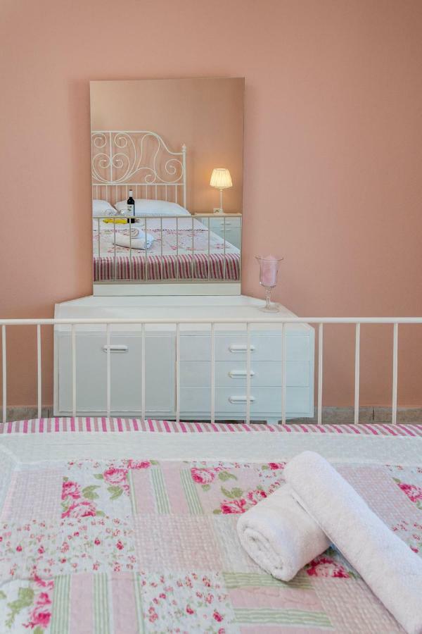 Casa Di Emma Apartment เนอาเปรามอส ภายนอก รูปภาพ